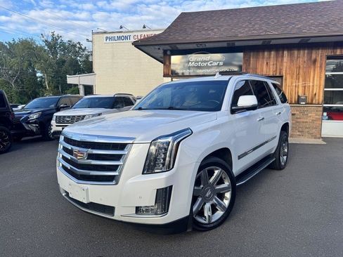 Used 2016 Cadillac Escalade Luxury AWD/4WD image 1
