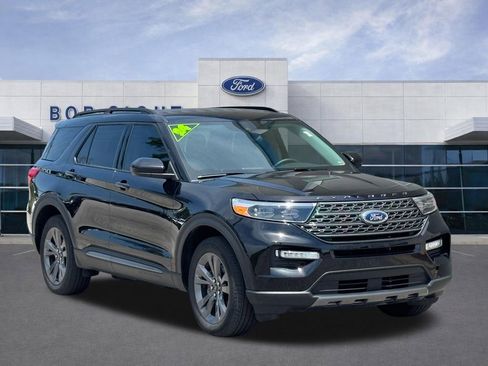 Used 2024 Ford Explorer XLT w/ Equipment Group 202A AWD/4WD image 2