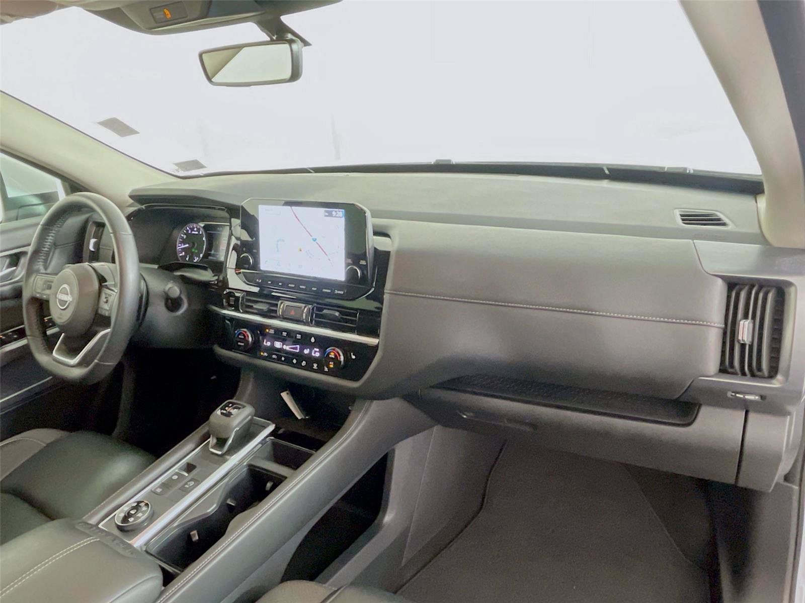 Used 2025 Nissan Pathfinder SL AWD/4WD image 33