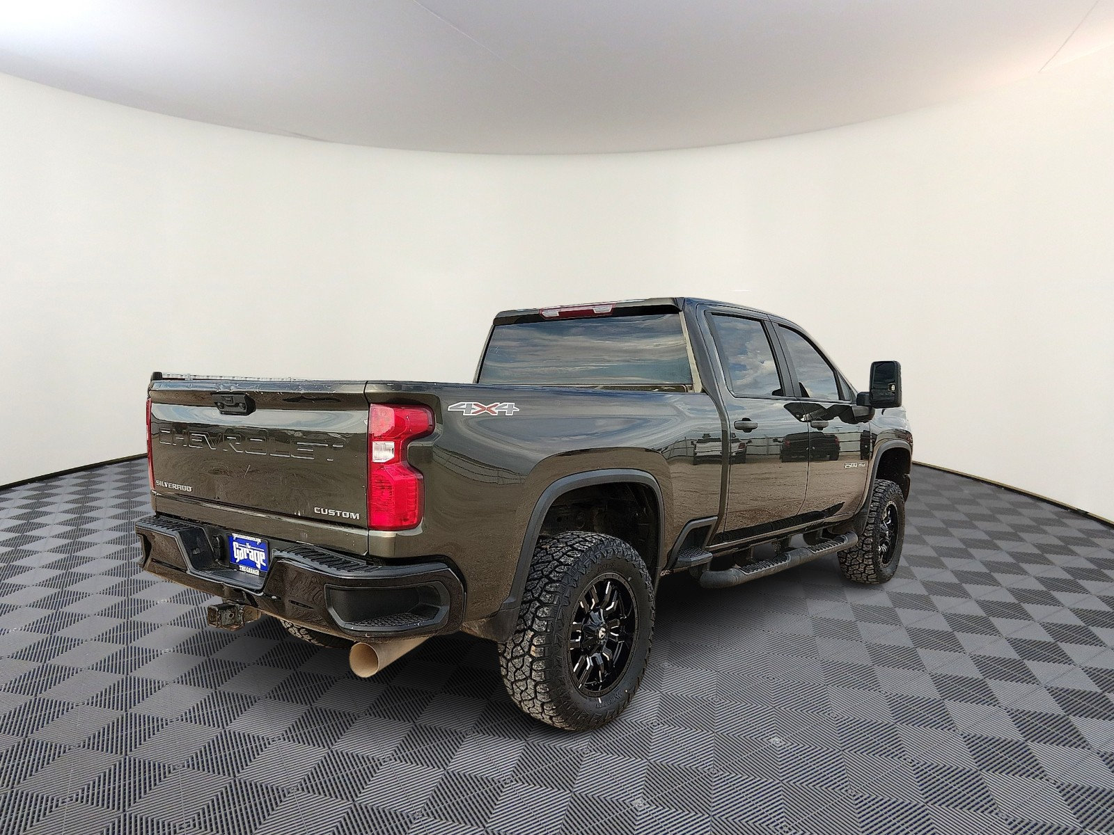 Used 2023 Chevrolet Silverado 2500 Custom w/ Custom Value Package AWD/4WD image 4