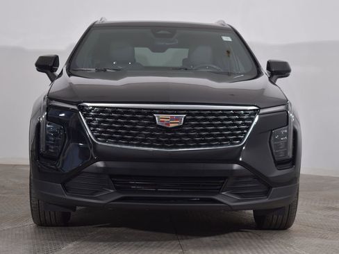 Used 2024 Cadillac XT4 Luxury w/ Cold Weather Package image 10