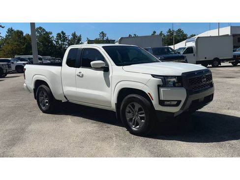 Used 2025 Nissan Frontier SV w/ SV Convenience Package RWD image 2