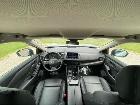 Used 2025 Nissan Rogue S FWD image 18