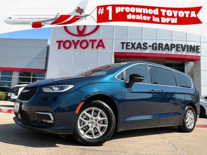 Used 2025 Chrysler Pacifica Select