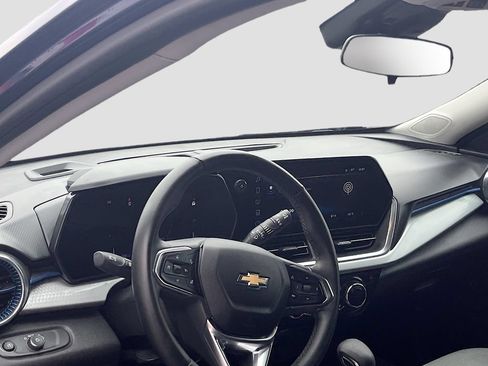 Used 2024 Chevrolet Trax LT w/ Driver Confidence Package FWD image 9