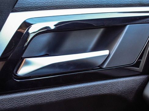 New 2025 Mitsubishi Outlander ES image 9