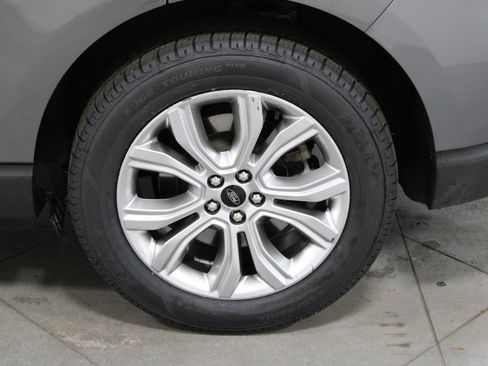 Used 2024 Ford Edge Titanium image 17