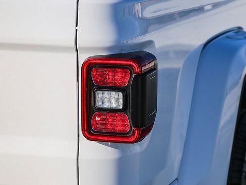 Used 2023 Jeep Gladiator Overland image 10