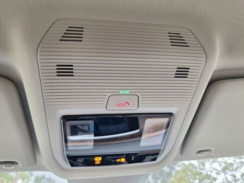 New 2025 Volkswagen Atlas SE image 18