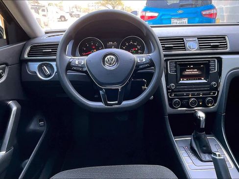 Used 2016 Volkswagen Passat 1.8T R-Line image 5