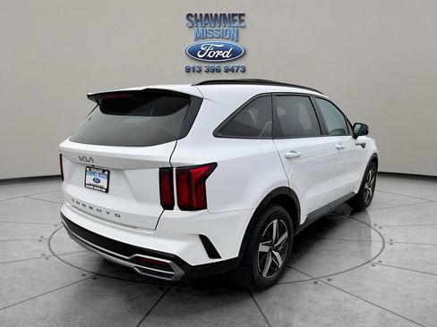 Used 2022 Kia Sorento EX w/ Panoramic Sunroof Package image 5