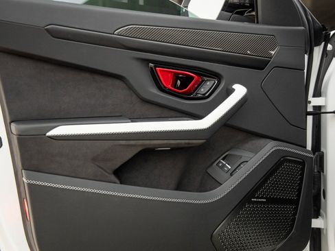 Used 2025 Lamborghini Urus SE image 17