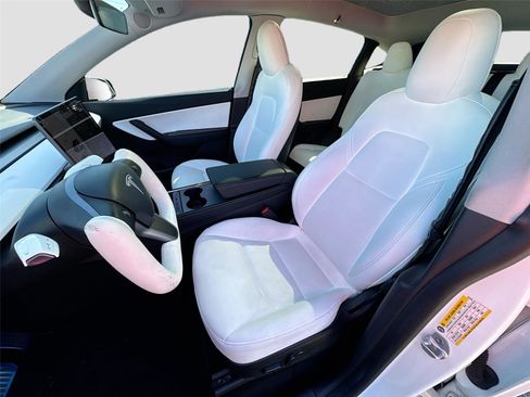 Used 2021 Tesla Model Y Long Range image 15