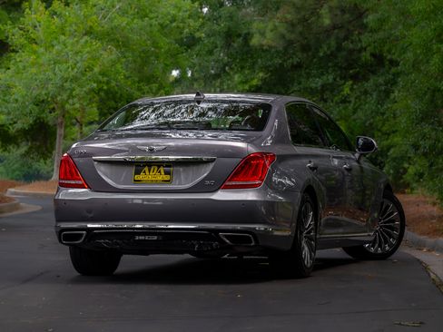 Used 2018 Genesis G90 5.0 Ultimate RWD image 4