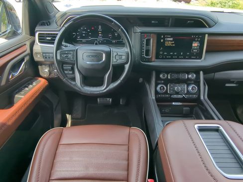 Used 2023 GMC Yukon XL Denali Ultimate AWD/4WD image 14
