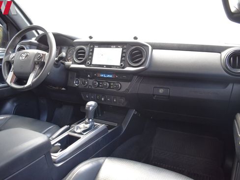 Used 2020 Toyota Tacoma TRD Off-Road w/ TRD Premium Off Road Package AWD/4WD image 13