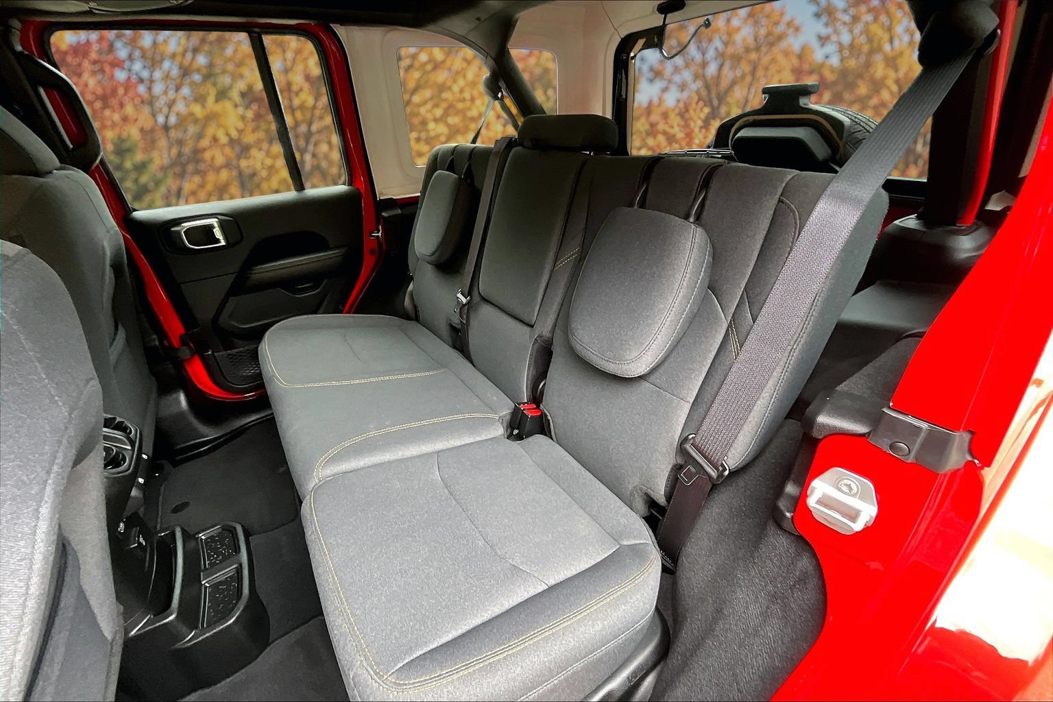 Used 2025 Jeep Wrangler Unlimited Sahara AWD/4WD image 29