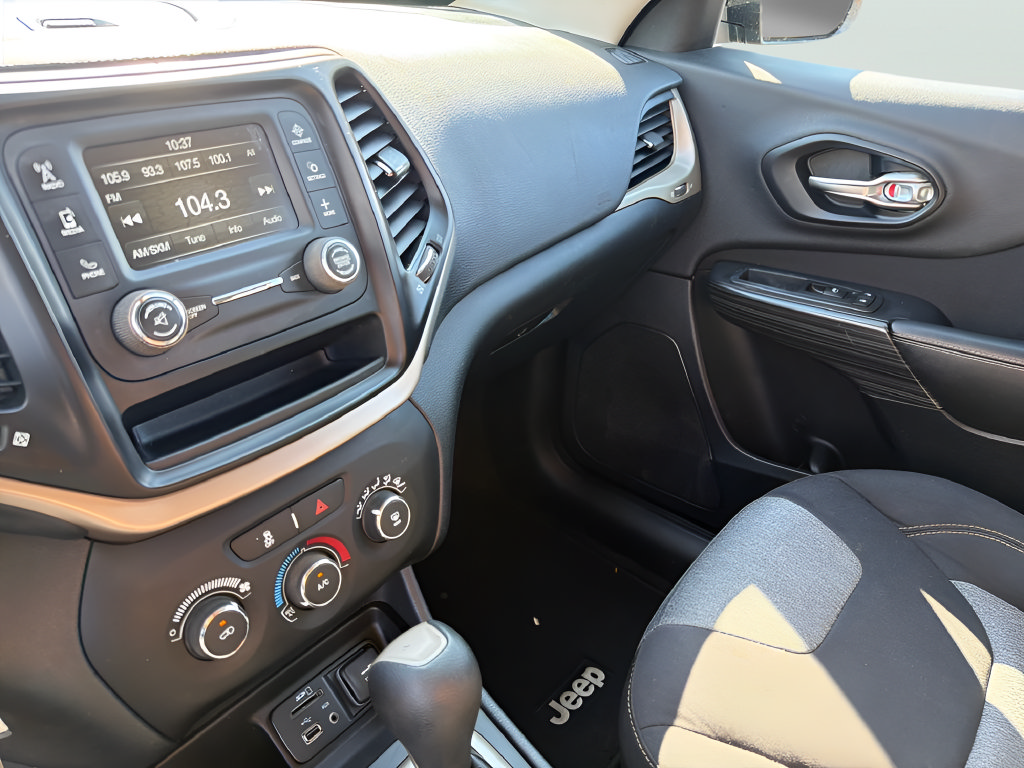 Used 2016 Jeep Cherokee Sport FWD image 25