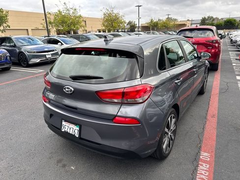 Used 2019 Hyundai Elantra GT FWD image 3