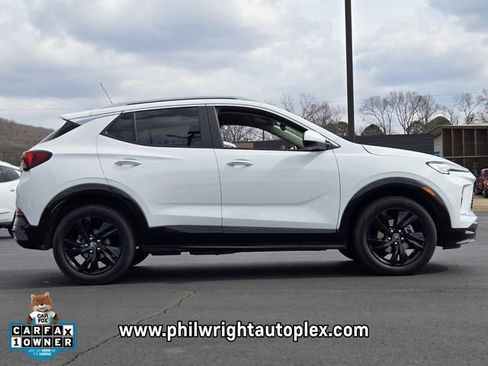 Used 2024 Buick Encore GX Sport Touring image 2