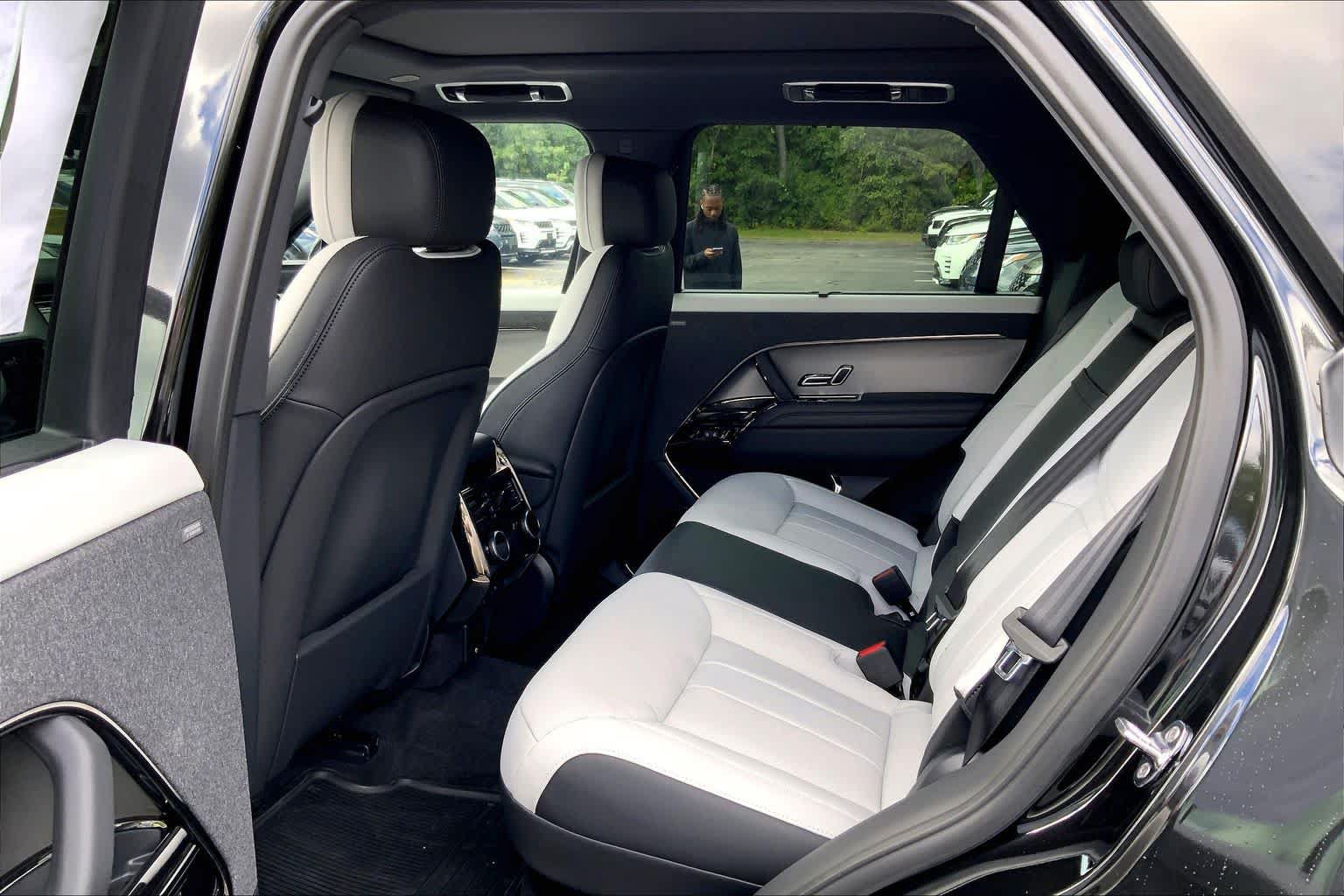 New 2026 Land Rover Range Rover Sport Dynamic SE AWD/4WD image 14