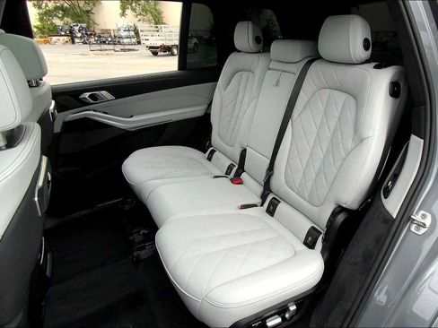 Used 2025 BMW X7 xDrive40i w/ Executive Package image 39
