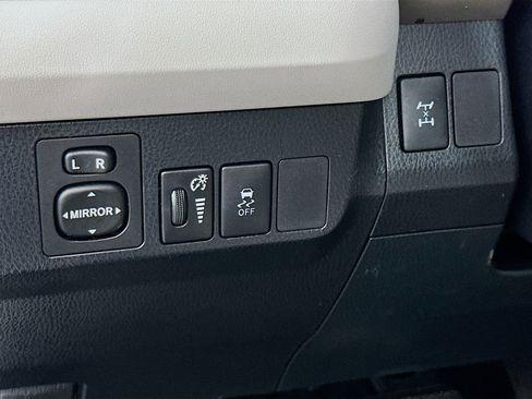 Used 2014 Toyota RAV4 LE AWD/4WD image 10