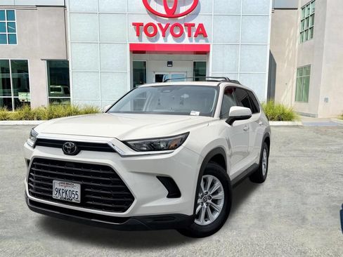 Certified 2024 Toyota Grand Highlander FWD image 4