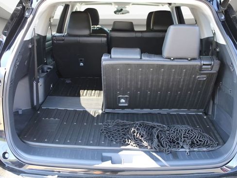 Used 2023 Toyota Highlander XLE AWD/4WD image 23