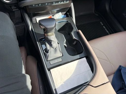 Used 2025 Lexus ES 350 w/ Accessory Package (Z2) FWD image 4