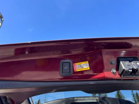 Used 2019 Toyota Highlander XLE AWD/4WD image 6