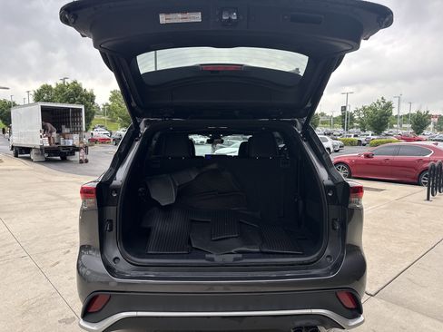 Used 2023 Toyota Highlander XSE AWD/4WD image 28