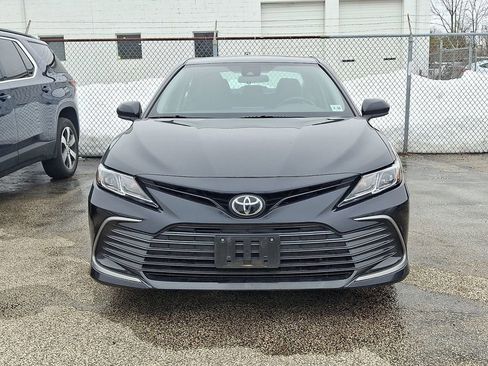 Used 2021 Toyota Camry LE image 3