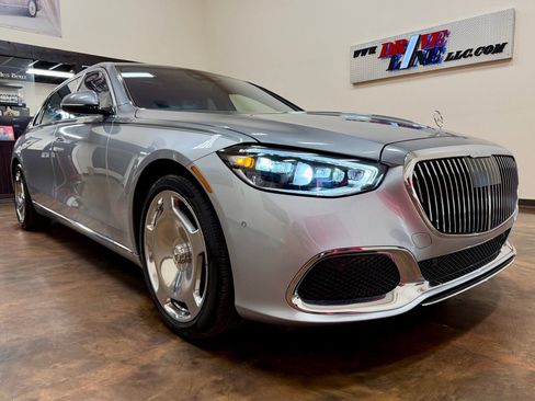 Used 2024 Mercedes-Benz Maybach S 580 MERCEDES-MAYBACH S 580 4MATIC image 4