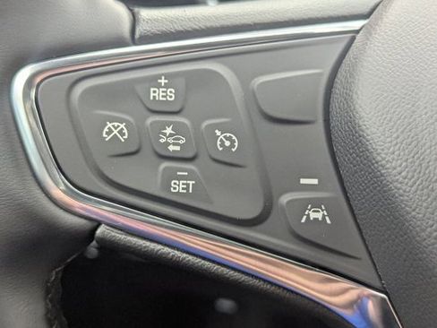 Used 2024 Chevrolet Equinox LT image 18