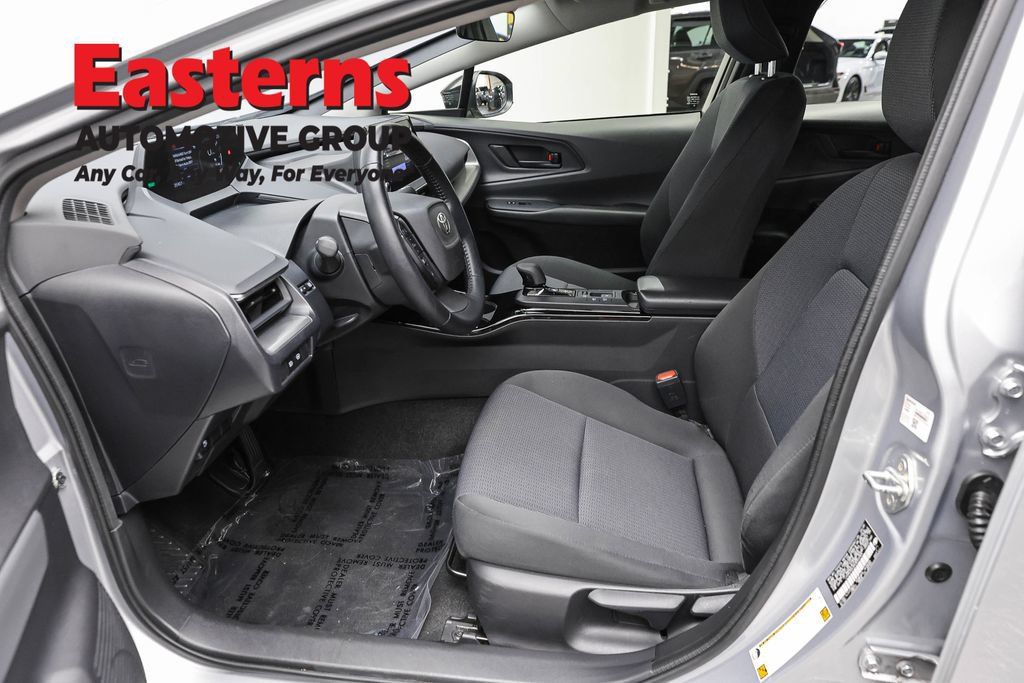 Used 2025 Toyota Prius LE FWD image 15