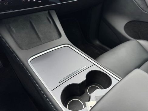 Used 2024 Tesla Model Y Long Range image 27