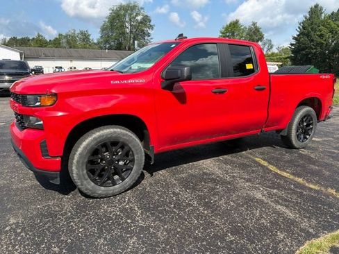 Used 2020 Chevrolet Silverado 1500 Custom w/ Custom Value Package AWD/4WD image 7