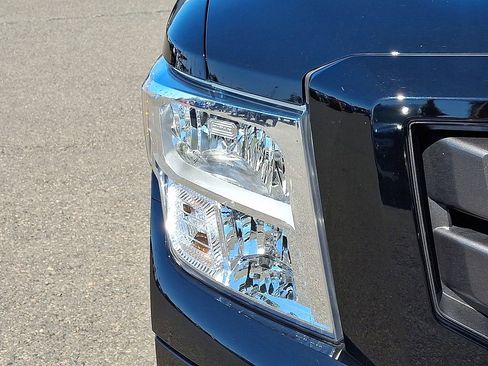 Certified 2024 Nissan Titan SV w/ SV Convenience Package image 9