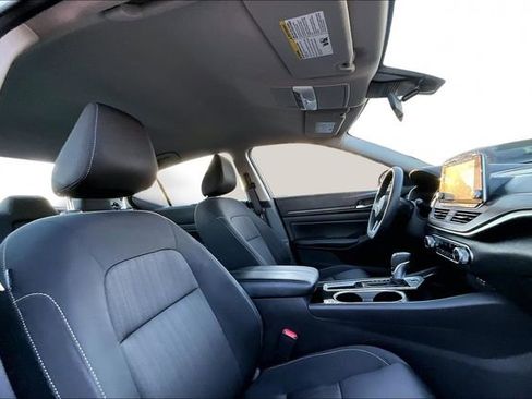 Used 2024 Nissan Altima 2.5 SV image 19