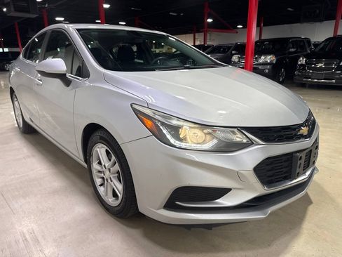 Used 2017 Chevrolet Cruze LT FWD image 8