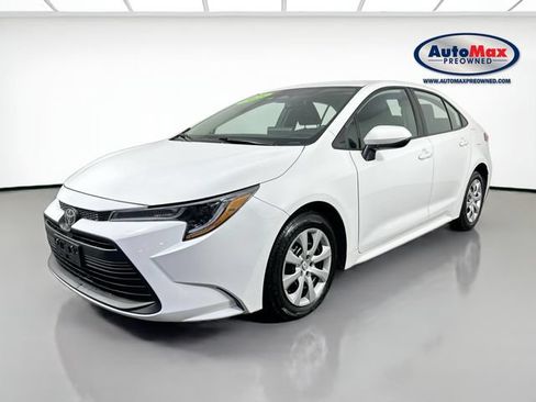 Used 2025 Toyota Corolla LE FWD image 4
