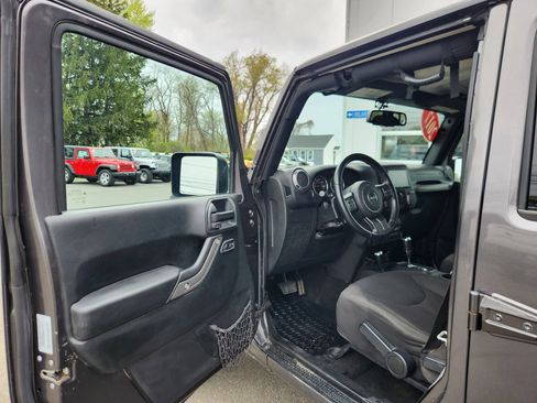 Used 2017 Jeep Wrangler Unlimited Sport w/ Quick Order Package 24S AWD/4WD image 28