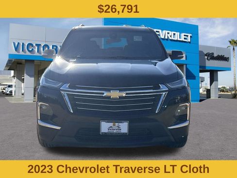 Certified 2023 Chevrolet Traverse LT FWD image 2
