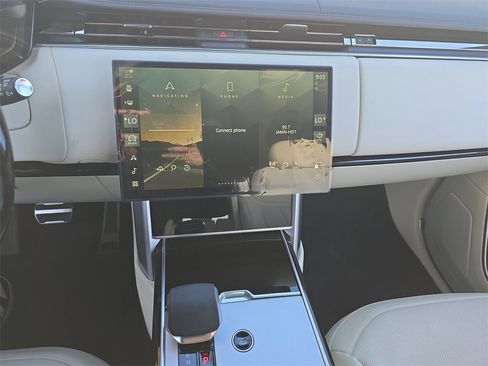 New 2025 Land Rover Range Rover Long Wheelbase SE image 22