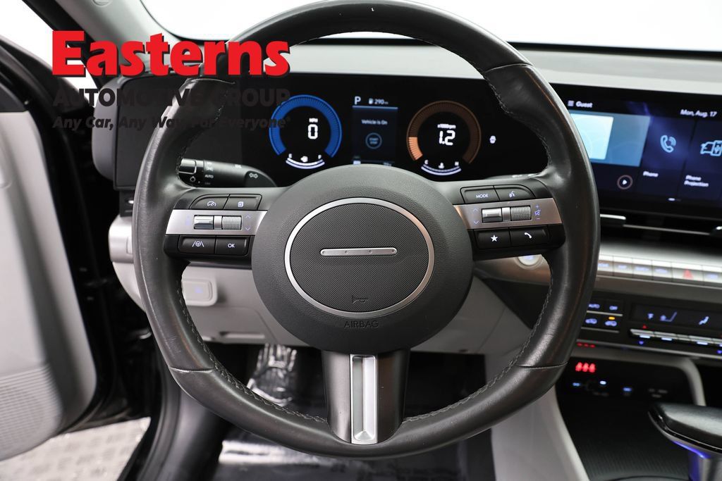 Used 2024 Hyundai Kona SEL FWD image 11