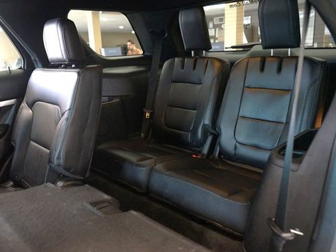 Used 2016 Ford Explorer XLT w/ Equipment Group 202A image 13