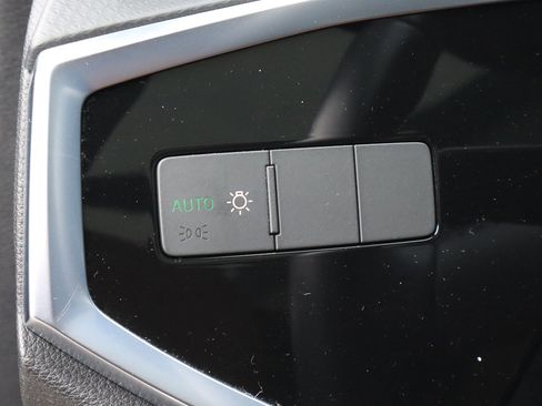 Used 2019 Audi Q3 2.0T Premium w/ Convenience Package image 17