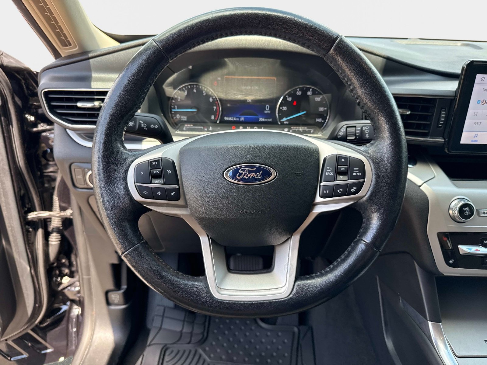 Used 2022 Ford Explorer XLT w/ Equipment Group 202A AWD/4WD image 27