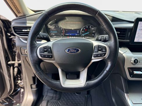 Used 2022 Ford Explorer XLT w/ Equipment Group 202A AWD/4WD image 27